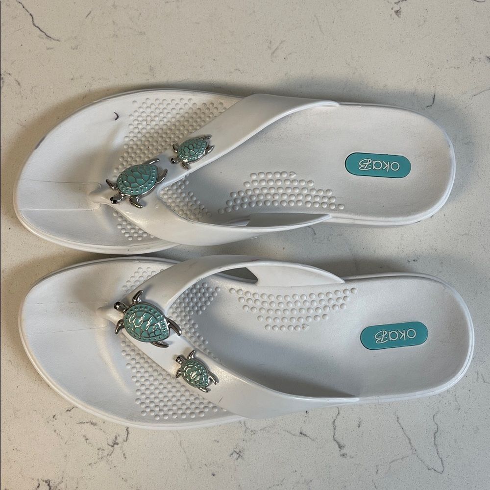 OKA B. White Theresa Sea Turtle Flip Flops Size M/L 8.5-9.5 - Picture 10 of 17